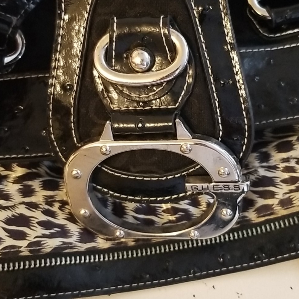 Guess purse - Picture 7 of 16